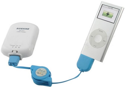 מטען סוללות AAA באמצעות USB המשמש גם כמטען חירום