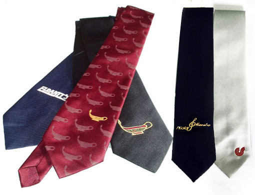 בגדי עבודה עם לוגו | עניבות מודפסות 