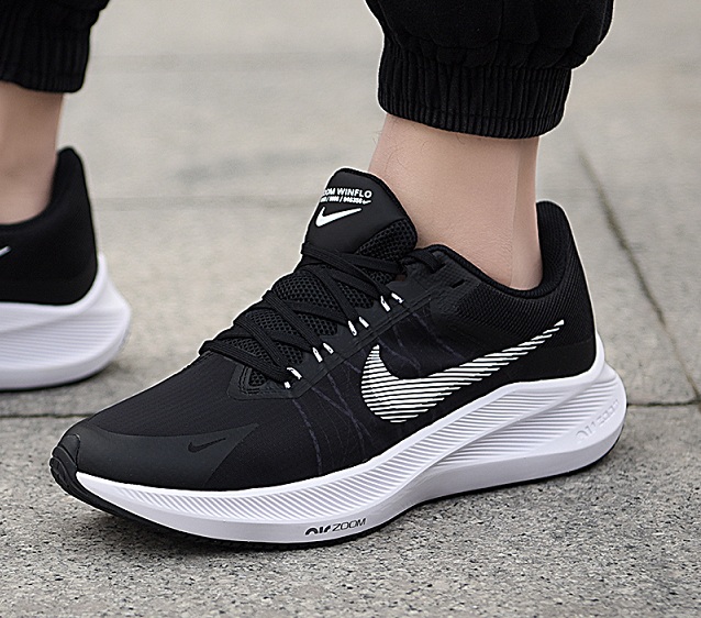 נעלי נייק ספורט ריצה גברים Nike Air Zoom Winflo 8