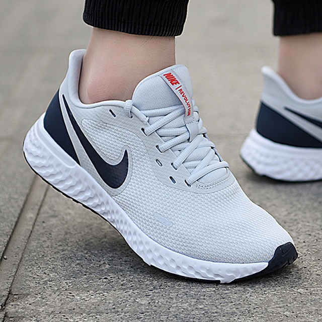נעלי נייק ספורט ריצה גברים Nike Revolution 5