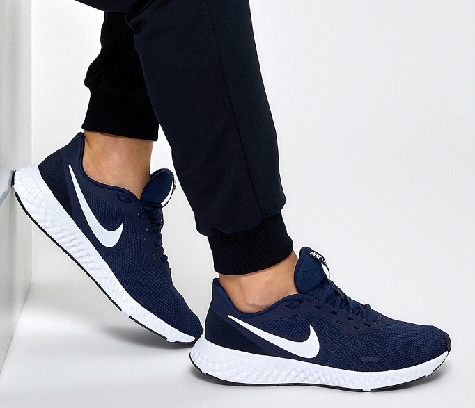 נעלי נייק ספורט גברים Nike Revolution 5