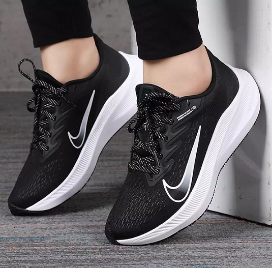 נעלי נייק ריצה ספורט נשים Nike Air Zoom Winflo 7