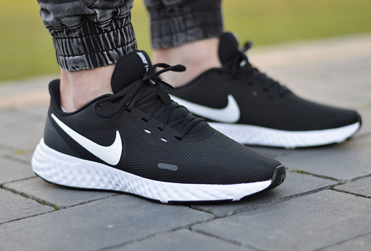 nike revolution 5 men review