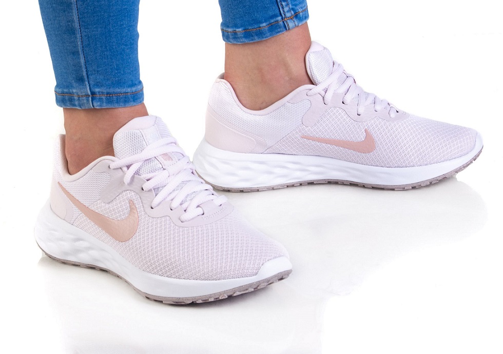 נעלי נייק ספורט נשים Nike Revolution 6
