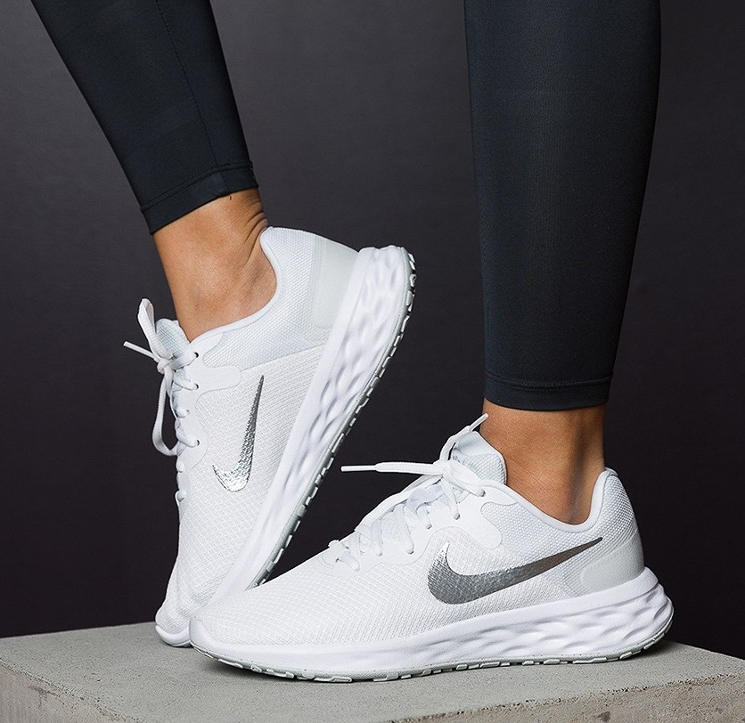 נעלי נייק ספורט נשים Nike Revolution