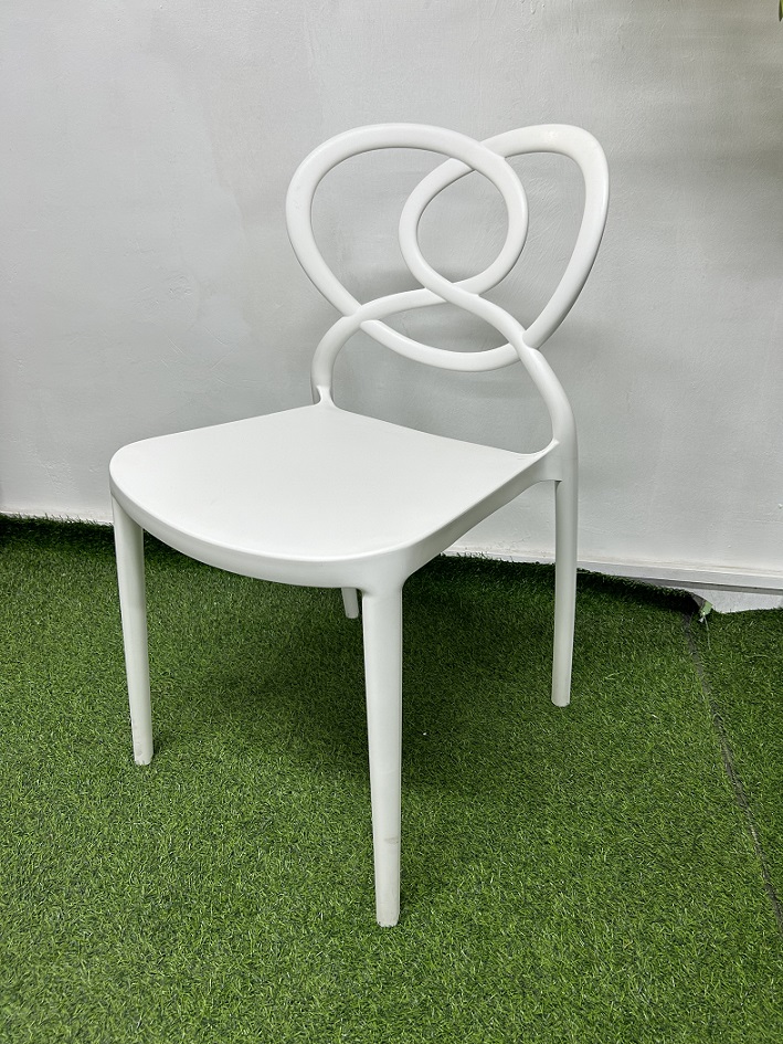 כסא פלסטיק מעוצב דגם אהבה צבע לבן