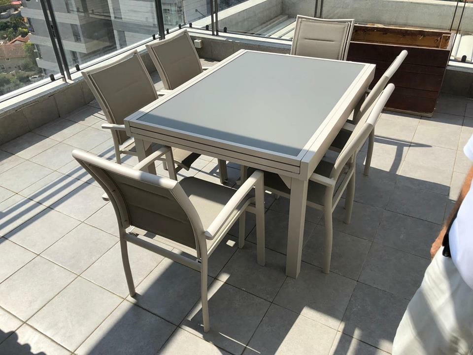 שולחן אלומיניום נפתח 100x135/270 במגוון צבעים + 4 כסאות מרופדים