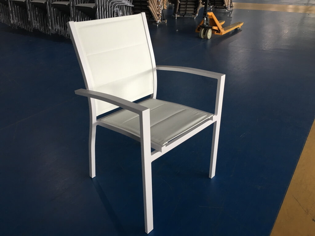 שולחן חוץ נפתח %100 אלומיניום 100x135/270 לבן