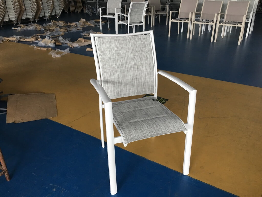 שולחן חוץ נפתח %100 אלומיניום 100x135/270 לבן