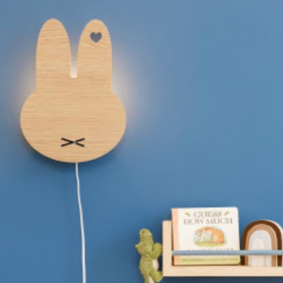 מנורת לילה לחדרי ילדים מיפי בגוון עץ
