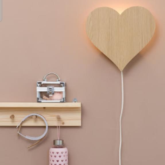 מנורת לילה לחדר ילדים דגם לב מעץ 