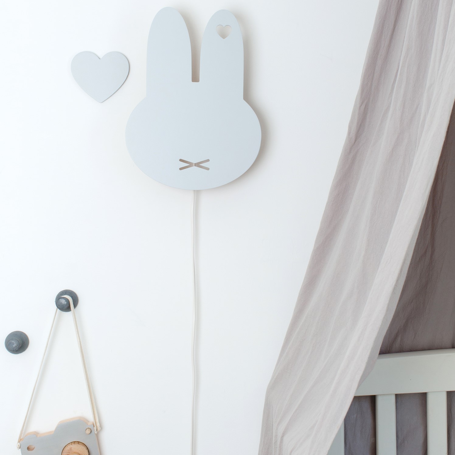 מנורת לילה צמודת קיר ארנב מיפי אפור