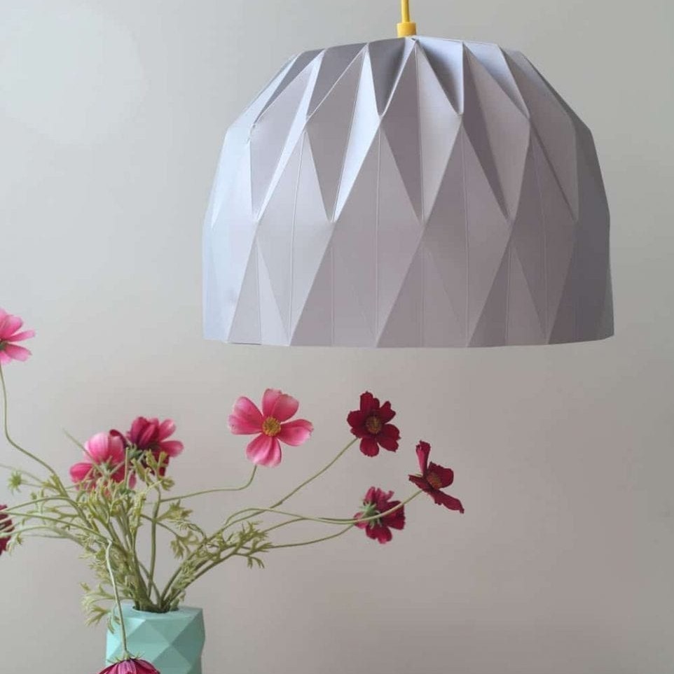 אהיל תיקרה אפור בהיר אוריגמי