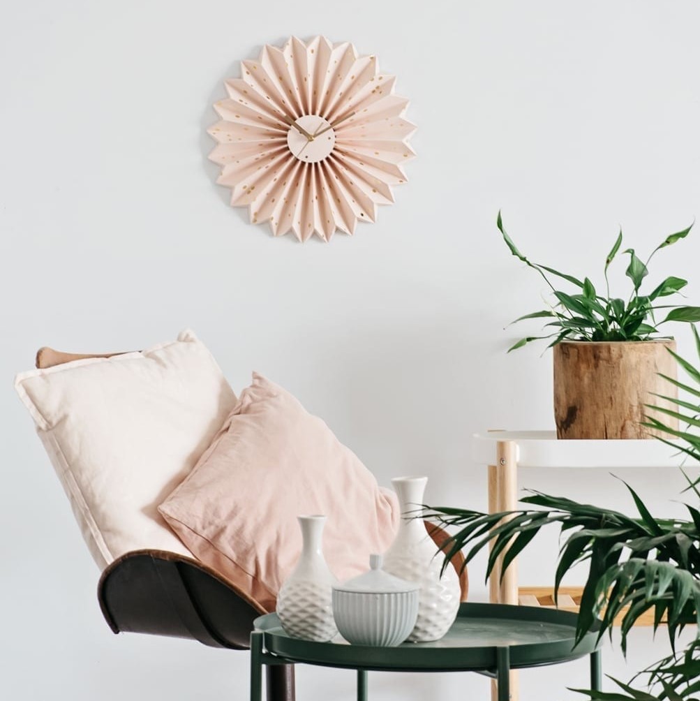 שעון קיר דגם קונפטי ורוד זהב