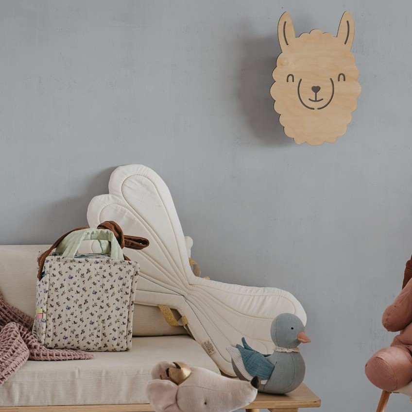 מנורת לילה צמודת קיר דגם למה מעץ