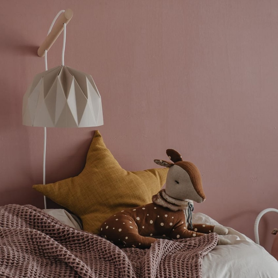 מנורת קריאה צמודת קיר