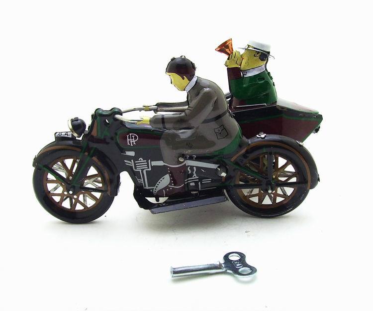 שני אנשים באופנוע עשויים מפח - צעצעוי רטרו