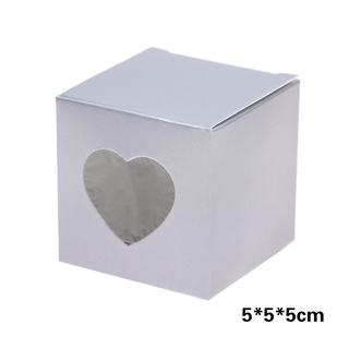 קופסאות קרטון כסופות עם חלונית לב שקופה - ארוז 8 יח