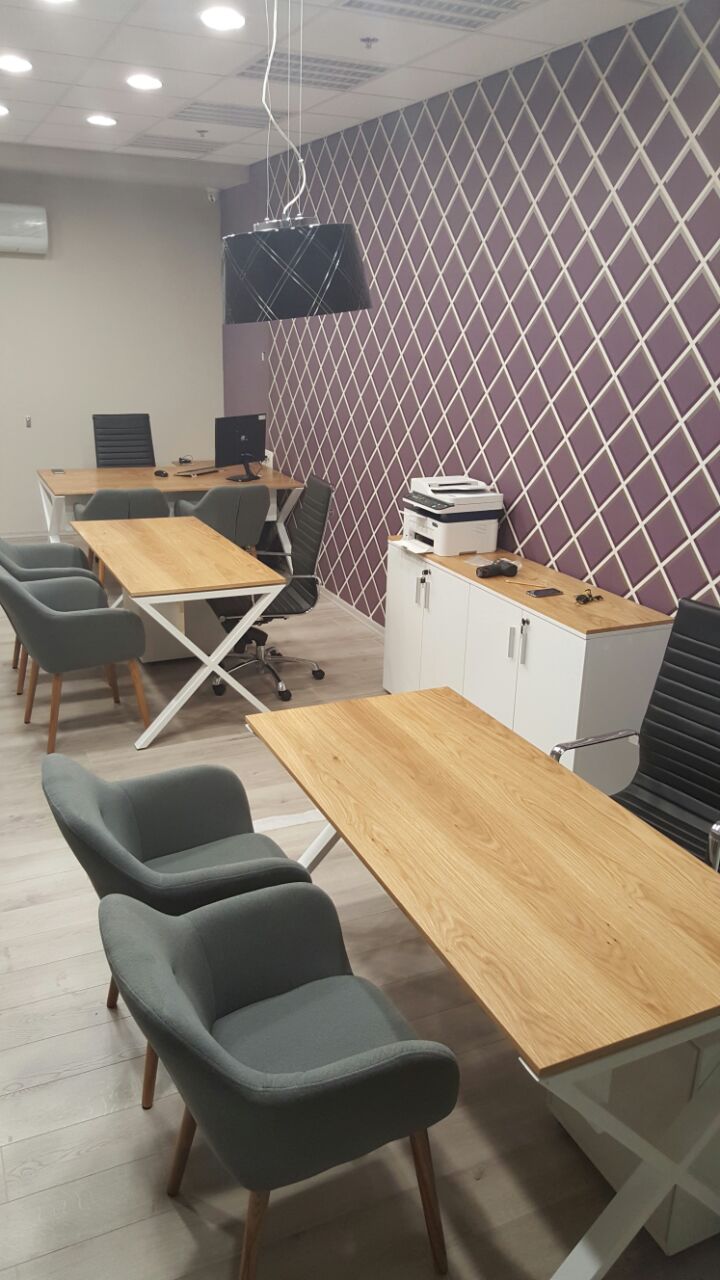 שולחן משרדי בשילוב רגל מתכת דגם איקס 