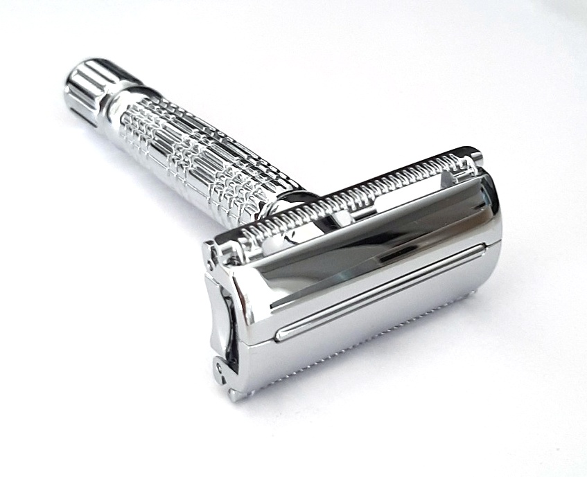 ידית גילוח קלסית בפתיחת פרפר 
