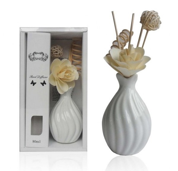   בקבוק מפיץ ריח עם מקלות במבוק מעוצבים כפרחים דגם פרפיום