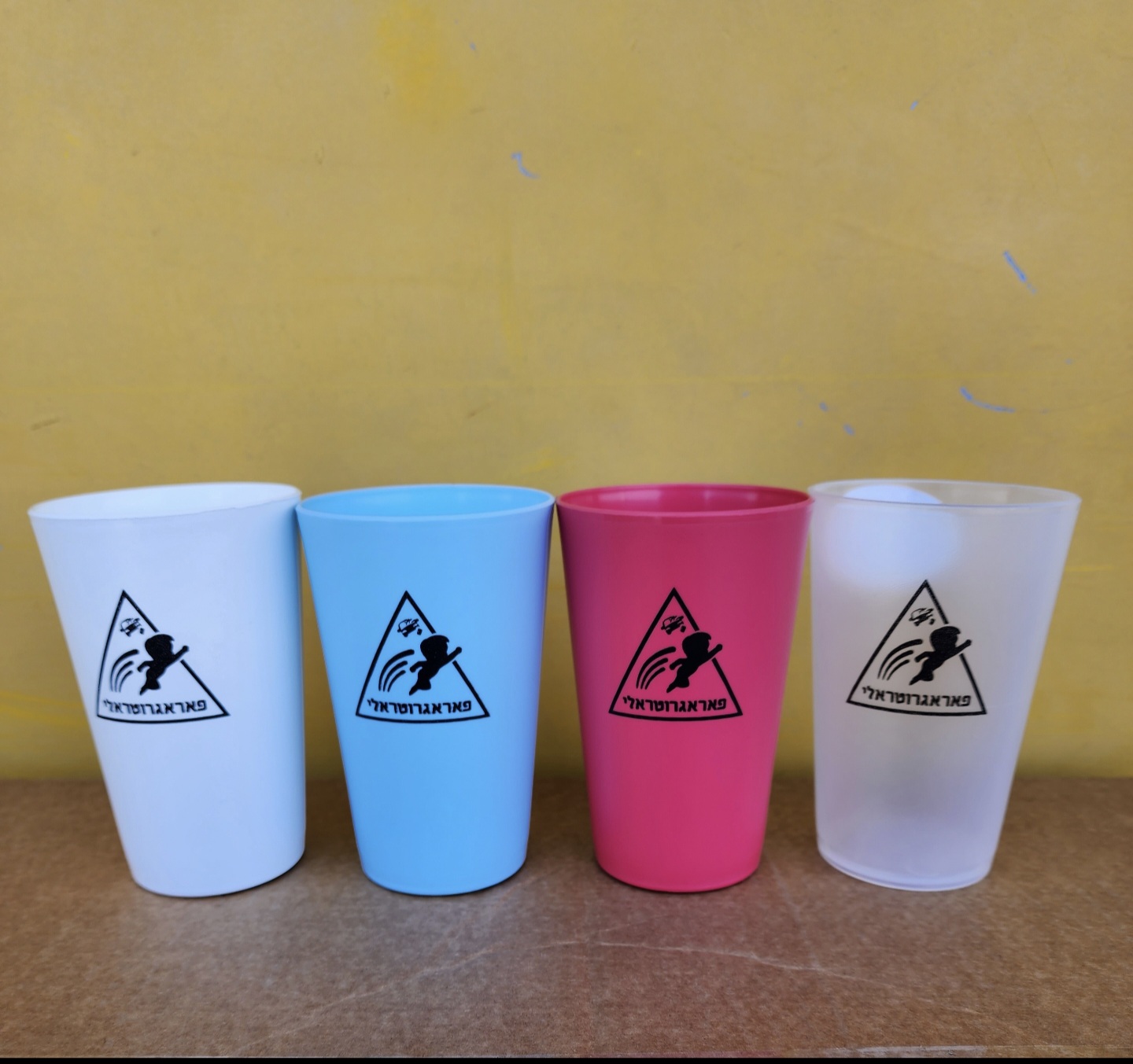 כוסות פלסטיק רב פעמיות ממותג לוגו